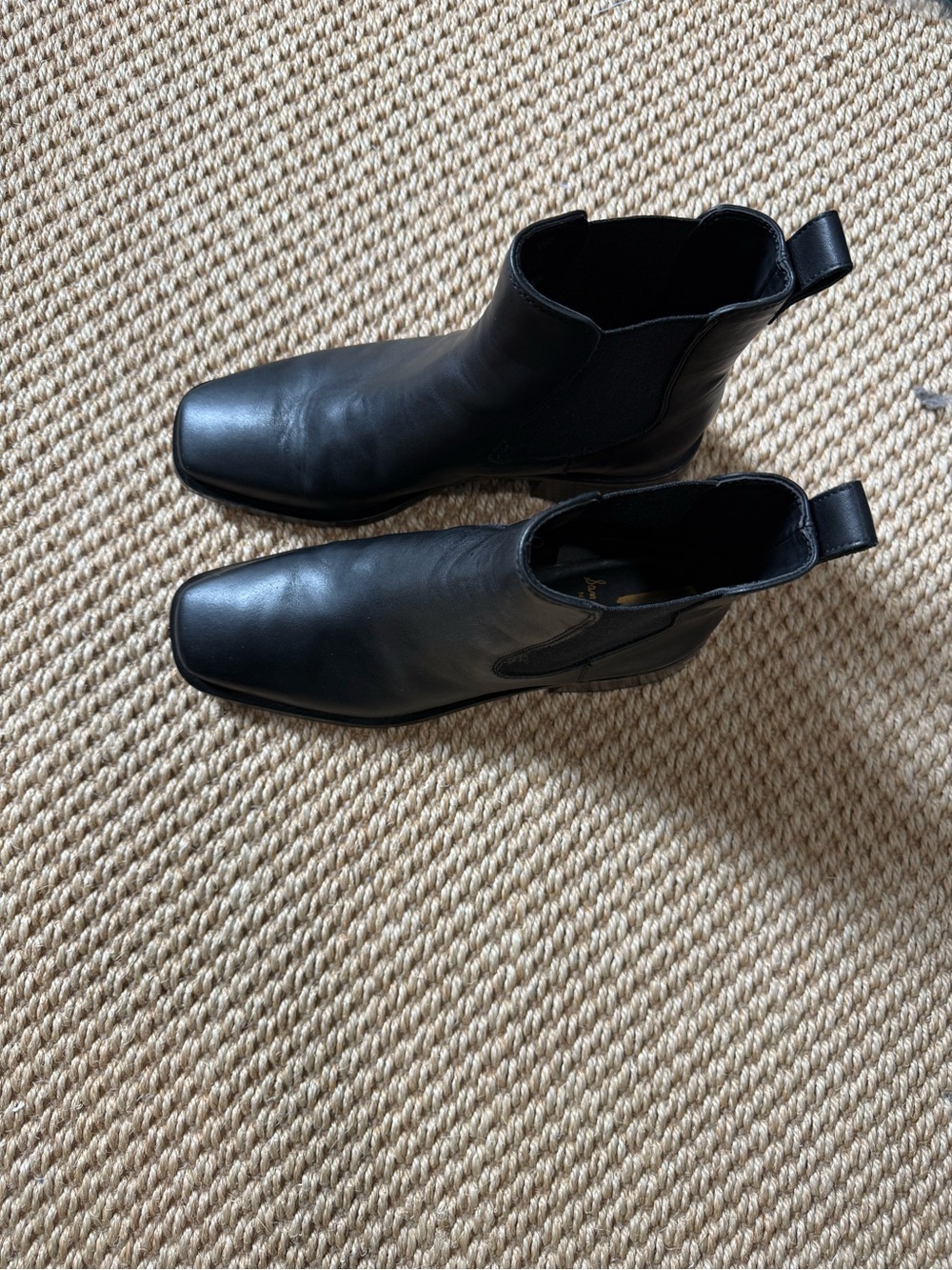 Sam Edelman Women's Black Leather Thelma Chelsea Boots with original box/package